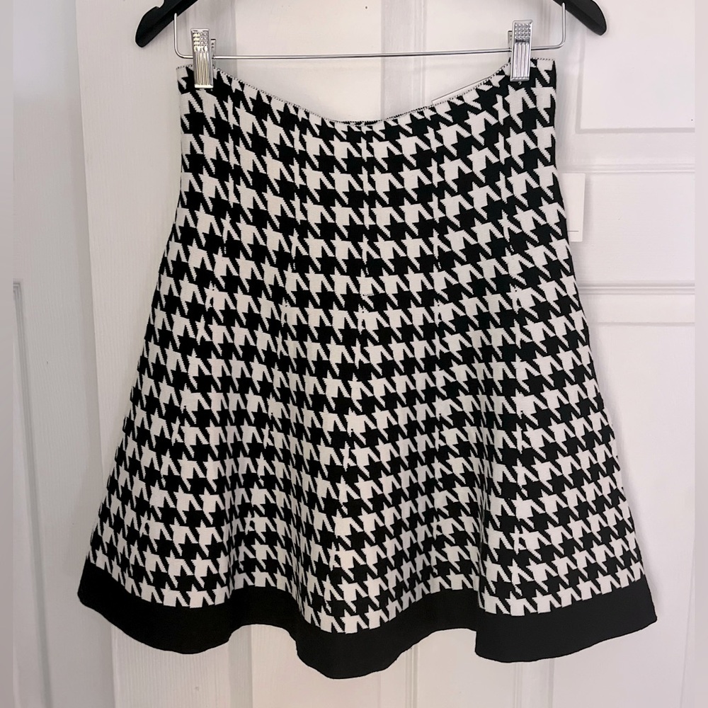 NWT High Waist Pleated Flared Woolen Skirt Black and White Christmas Party M